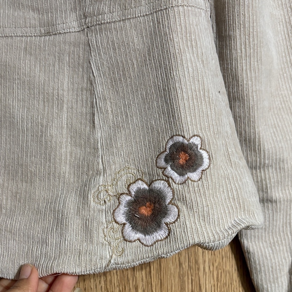 Aziz Chic Embroidered Women's Blazer - Picture 5 of 16